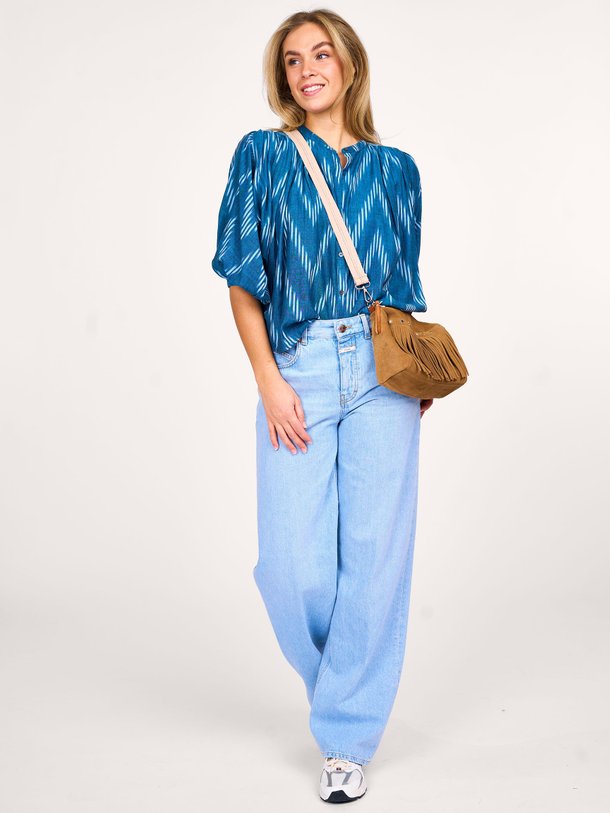 Ontdek de Ink katoenen blouse met dessin van Bellerose in de kleur blauw bij Orangebag. Op werkdagen voor 21:45 besteld, morgen in huis.