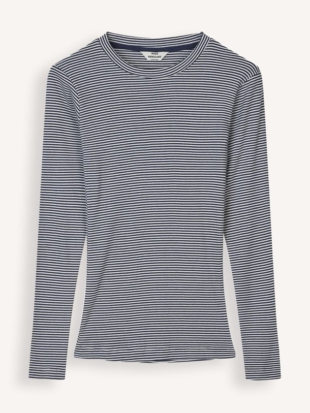 Ontdek de Tuba organic cotton gestreepte longsleeve van Mads Norgaard in de kleur donkerblauw bij Orangebag. Op werkdagen voor 21:45 besteld, morgen in huis.