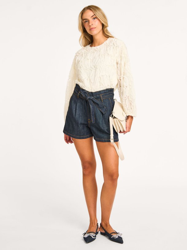 Ontdek de Slater high waist relaxed fit short van Dante 6 in de kleur donkerblauw bij Orangebag. Op werkdagen voor 21:45 besteld, morgen in huis.