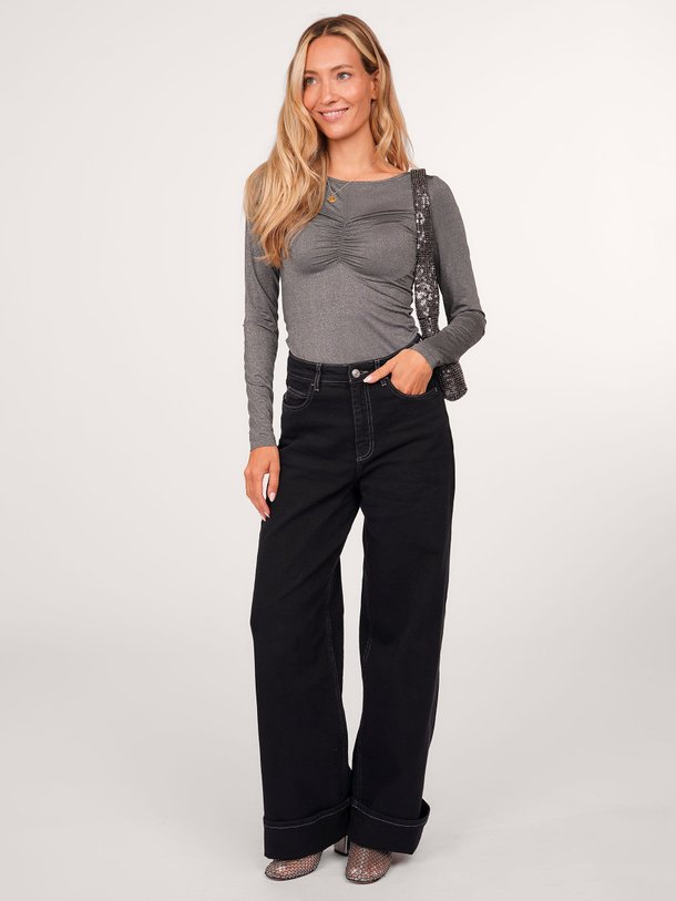 Ontdek de Kelani elastische top met lurex van Modstrom in de kleur zilverkleur bij Orangebag. Op werkdagen voor 21:45 besteld, morgen in huis.