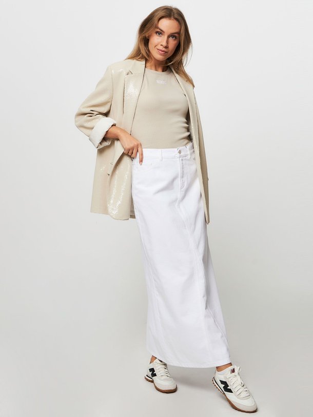 Ontdek de Mily denim maxi rok van Gestuz in de kleur wit bij Orangebag. Op werkdagen voor 21:45 besteld, morgen in huis.