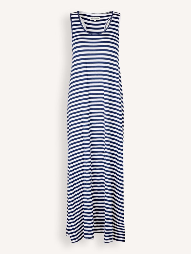 Ontdek de Myla viscosemix maxi jurk met gestreept dessin van Lollys Laundry in de kleur donkerblauw bij Orangebag. Op werkdagen voor 21:45 besteld, morgen in huis.
