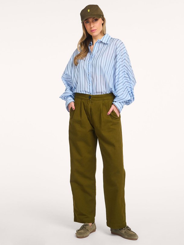 Ontdek de Pillow katoen/lyocellmix broek van Bellerose in de kleur Army bij Orangebag. Op werkdagen voor 21:45 besteld, morgen in huis.