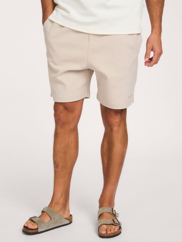 Ontdek de Star katoenen short van Law of the Sea in de kleur Zand bij Orangebag. Op werkdagen voor 21:45 besteld, morgen in huis.