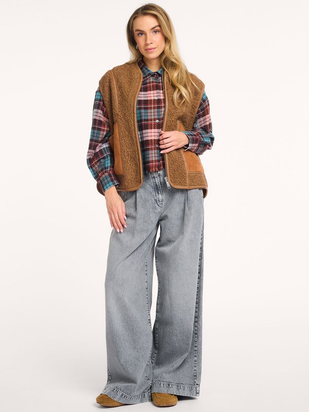 Ontdek de Pops mid waist wide leg jeans van Bellerose in de kleur Grijs bij Orangebag. Op werkdagen voor 21:45 besteld, morgen in huis.