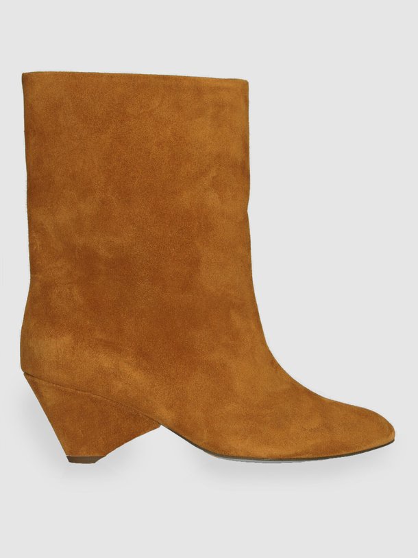 Anonymous Copenhagen Vully - Suède Laarzen - Cognac Ontdek de Vully suède laarzen van Anonymous Copenhagen in de kleur cognac bij Orangebag. Op werkdagen voor 21:45 besteld, morgen in huis.