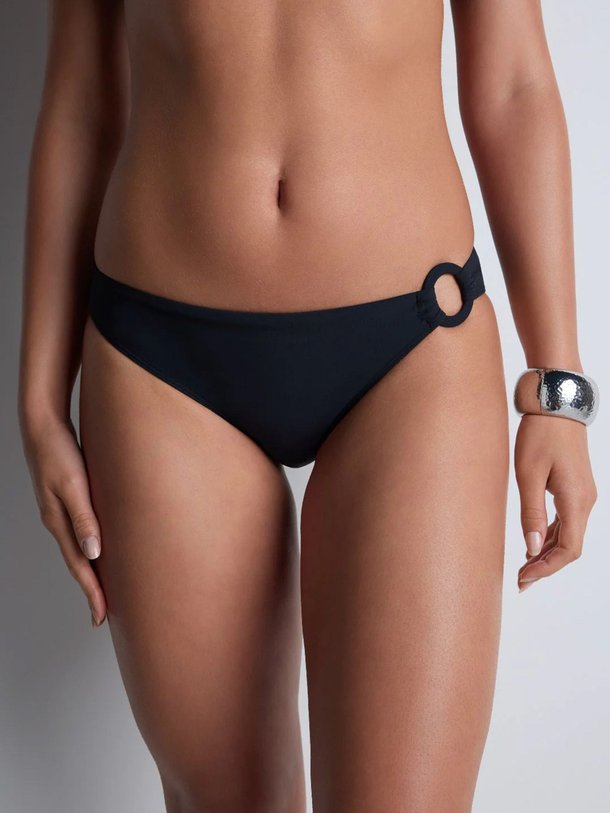 Ontdek de Summer Essence bikinislip van Aubade in de kleur zwart bij Orangebag. Op werkdagen voor 21:45 besteld, morgen in huis.