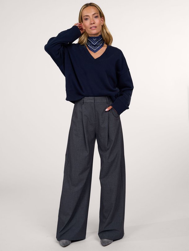 Ontdek de Kirimi katoenen trui van Drykorn in de kleur donkerblauw bij Orangebag. Op werkdagen voor 21:45 besteld, morgen in huis.