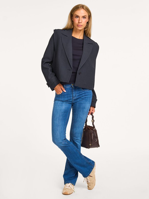 Ontdek de Melrose high waist bootcut jeans van Lois in de kleur donkerblauw bij Orangebag. Op werkdagen voor 21:45 besteld, morgen in huis.