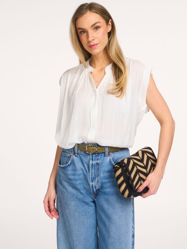 Ontdek de Clio viscose/katoenenmix blouse van Vanessa Bruno in de kleur Wit bij Orangebag. Op werkdagen voor 21:45 besteld, morgen in huis.