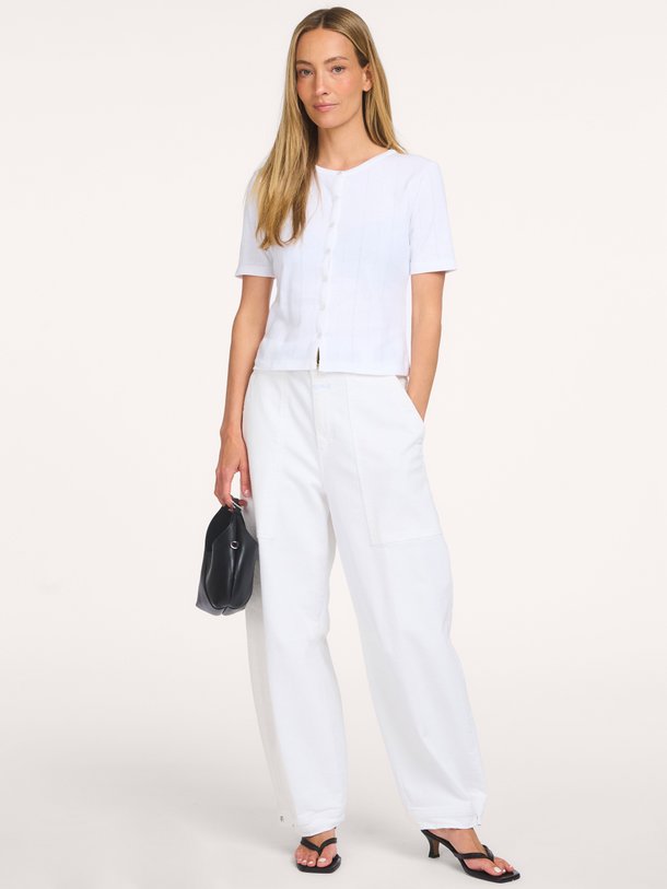 Ontdek de Sajuni organic cotton vest van Samsoe Samsoe in de kleur Wit bij Orangebag. Op werkdagen voor 21:45 besteld, morgen in huis.