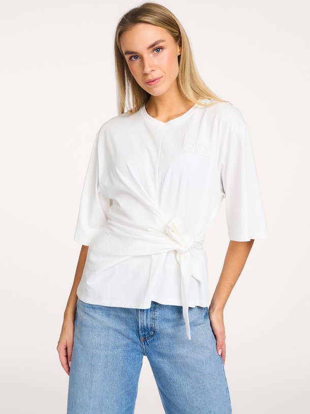 Ontdek de Dori katoenen T-shirt van Dante 6 in de kleur Off-white bij Orangebag. Op werkdagen voor 21:45 besteld, morgen in huis.