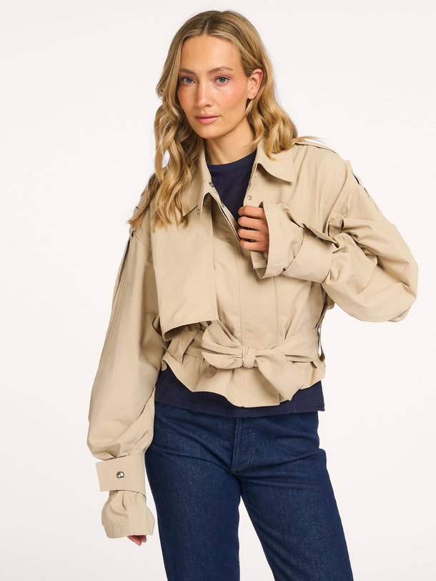 Ontdek de Zynia, geweven jack van Iro bij Orangebag. Op werkdagen voor 21:45 besteld, morgen in huis.