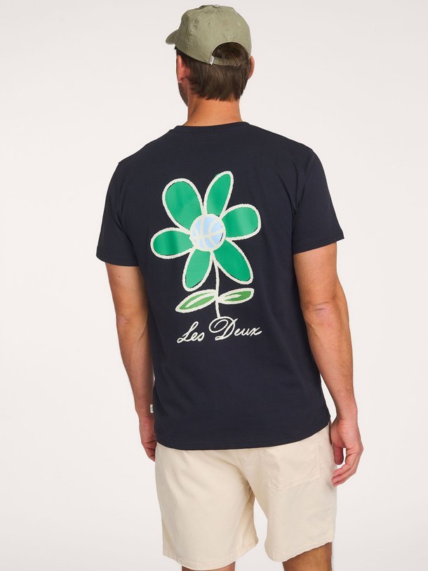 Ontdek de Organic cotton T-shirt met print van Les Deux in de kleur Donkerblauw bij Orangebag. Op werkdagen voor 21:45 besteld, morgen in huis.