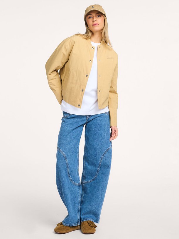 Ontdek de Katoenen bomberjack van OLAF in de kleur Beige bij Orangebag. Op werkdagen voor 21:45 besteld, morgen in huis.