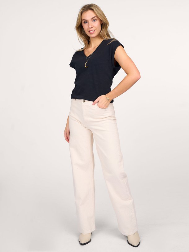 Ontdek de Momi organic cotton T-shirt van By-Bar in de kleur zwart bij Orangebag. Op werkdagen voor 21:45 besteld, morgen in huis.