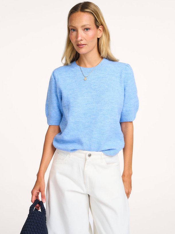 Ontdek de Uzzi gebreide gemêleerde trui van Modstrom in de kleur Blauw bij Orangebag. Op werkdagen voor 21:45 besteld, morgen in huis.