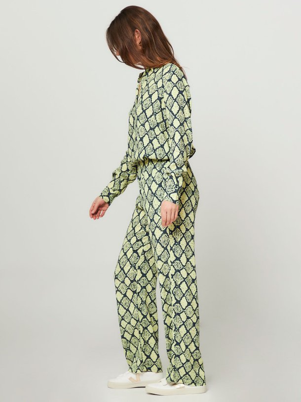 Ontdek de Camila viscose palazzo met snake print van Modstrom in de kleur geel bij Orangebag. Op werkdagen voor 21:45 besteld, morgen in huis.