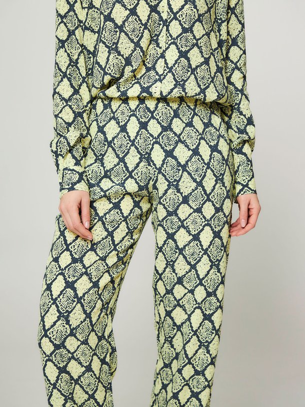 Ontdek de Camila viscose palazzo met snake print van Modstrom in de kleur geel bij Orangebag. Op werkdagen voor 21:45 besteld, morgen in huis.