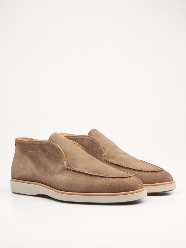 Ontdek de Loda suéde instappers van Magnanni in de kleur lichtbruin bij Orangebag. Op werkdagen voor 21:45 besteld, morgen in huis.