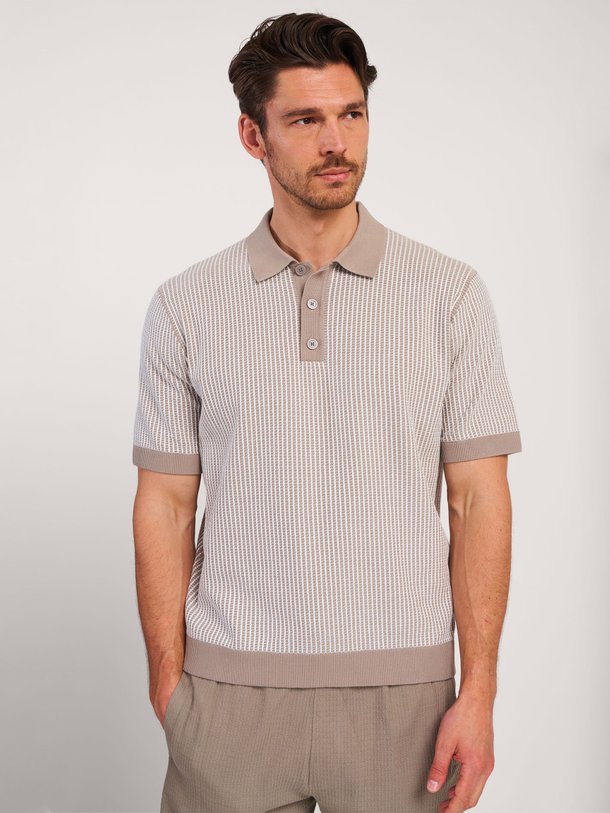 Ontdek de Tamian katoenen polo van Drykorn in de kleur beige bij Orangebag. Op werkdagen voor 21:45 besteld, morgen in huis.