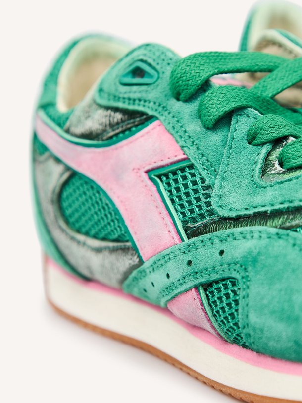 Ontdek de Equipe suède sneakers van Diadora in de kleur Groen bij Orangebag. Op werkdagen voor 21:45 besteld, morgen in huis.