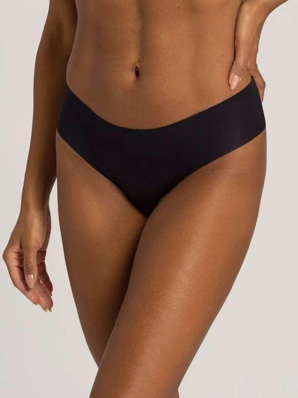 Ontdek de Midi Briefs katoenmix invisible hipster van Hanro in de kleur zwart bij Orangebag. Op werkdagen voor 21:45 besteld, morgen in huis.