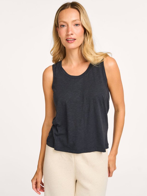 Ontdek de Jacksonville katoenmix slub top van American Vintage in de kleur donkerblauw bij Orangebag. Op werkdagen voor 21:45 besteld, morgen in huis.