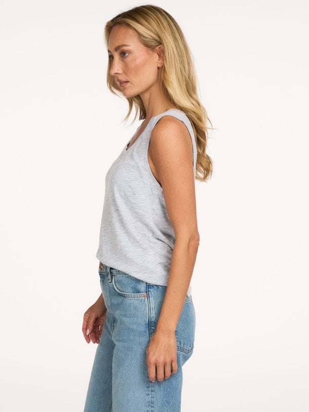 Ontdek de Jacksonville jersey tanktop van American Vintage in de kleur lichtgrijs bij Orangebag. Op werkdagen voor 21:45 besteld, morgen in huis.