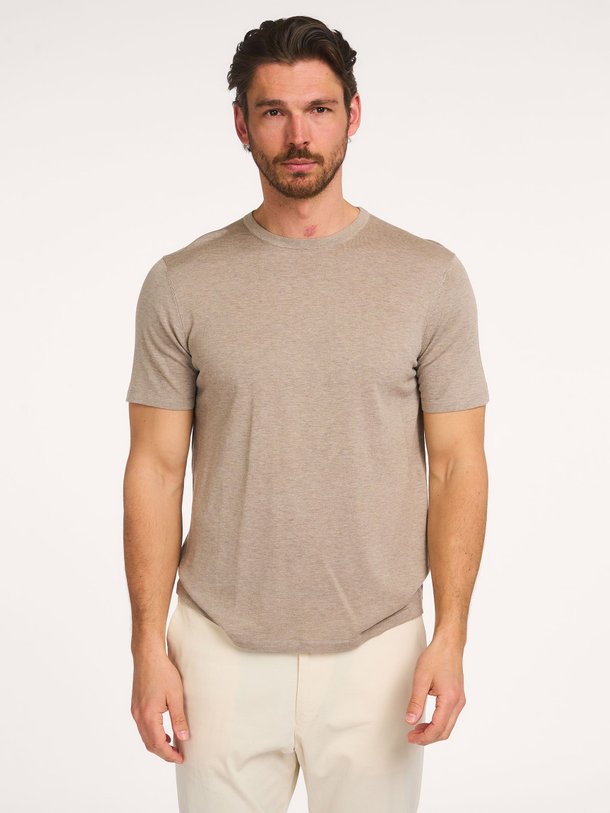 Ontdek de Lyocellmix T-shirt van Profuomo in de kleur Beige bij Orangebag. Op werkdagen voor 21:45 besteld, morgen in huis.