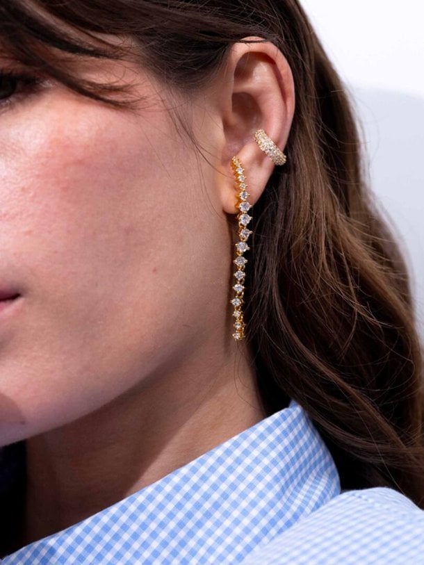 Ellen Beekmans Vergulde earcuff met strass - Goudkleur Ontdek de Vergulde earcuff met strass van Ellen Beekmans in de kleur Goudkleur bij Orangebag. Op werkdagen voor 21:45 besteld, morgen in huis.