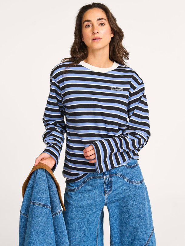 Ontdek de Jeevana organic cotton gestreepte longsleeve van Baum und Pferdgarten in de kleur Zwart bij Orangebag. Op werkdagen voor 21:45 besteld, morgen in huis.