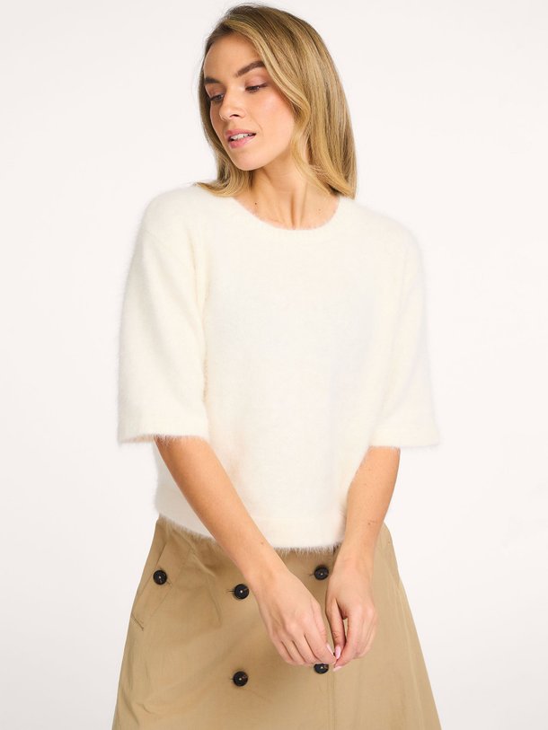 Ontdek de Dime angoramix trui van Bellerose in de kleur Ecru bij Orangebag. Op werkdagen voor 21:45 besteld, morgen in huis.