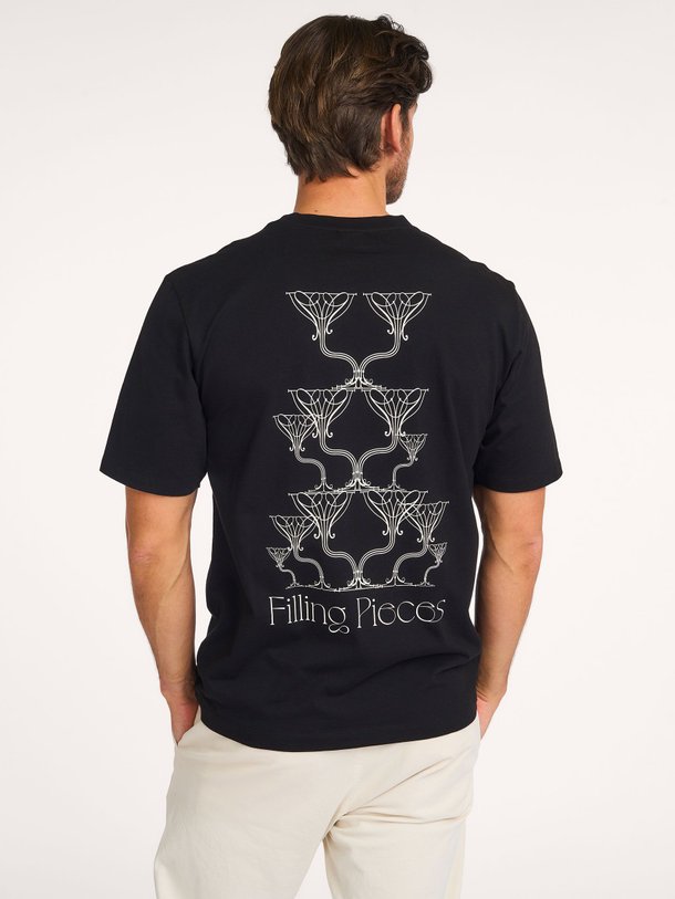 Ontdek de Organic cotton T-shirt met print van Filling Pieces in de kleur Zwart bij Orangebag. Op werkdagen voor 21:45 besteld, morgen in huis.