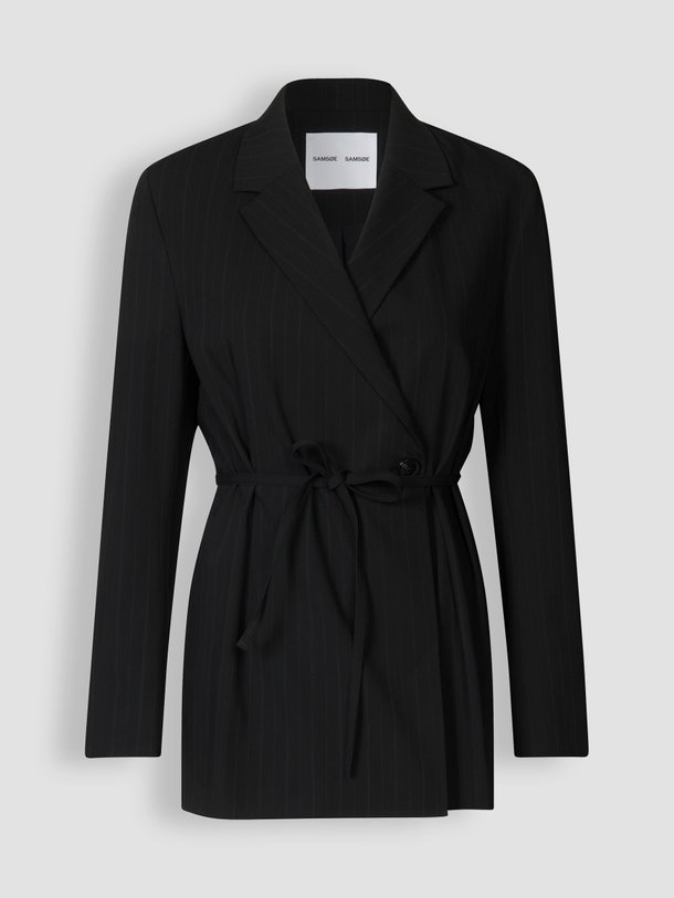 Ontdek de Salot viscosemix blazer met krijtstreep van Samsoe Samsoe in de kleur zwart bij Orangebag. Op werkdagen voor 21:45 besteld, morgen in huis.
