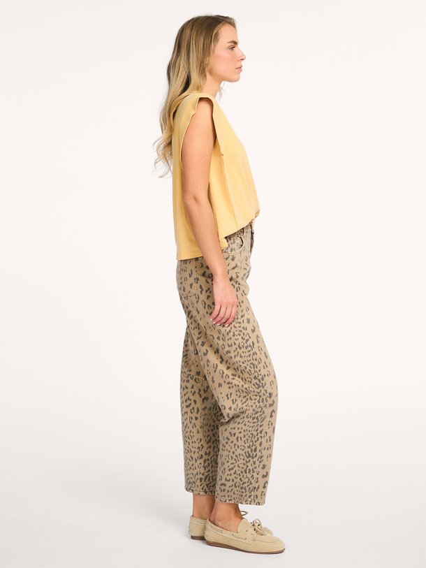 Ontdek de Kurtis mid waist barrel fit leopard jeans van Bellerose in de kleur Bruin bij Orangebag. Op werkdagen voor 21:45 besteld, morgen in huis.