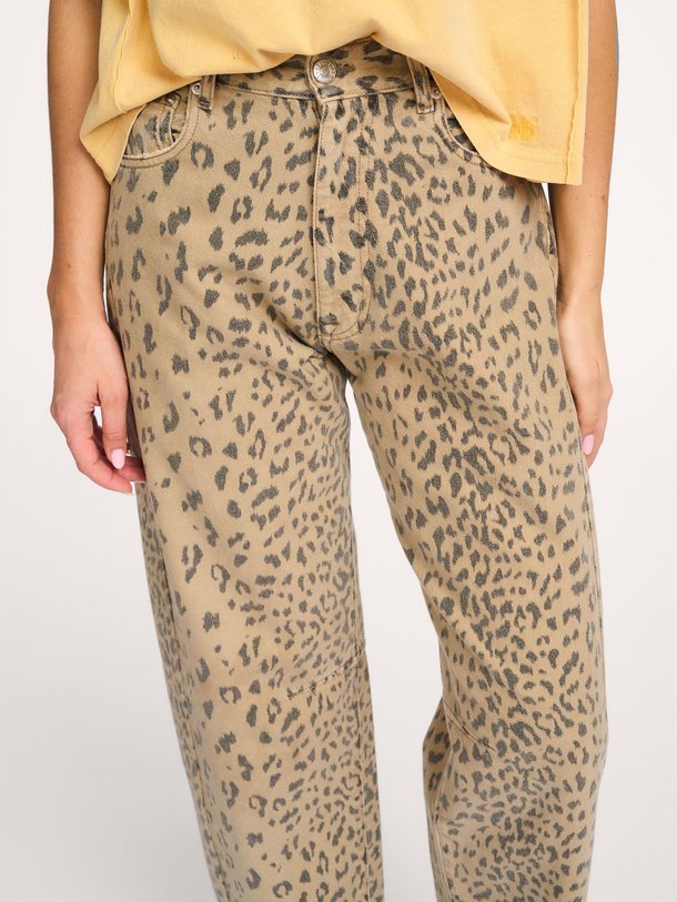 Ontdek de Kurtis mid waist barrel fit leopard jeans van Bellerose in de kleur Bruin bij Orangebag. Op werkdagen voor 21:45 besteld, morgen in huis.
