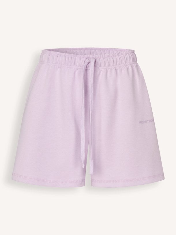 Ontdek de Aifa organic cotton mix short met logo van Modstrom in de kleur Lavendel bij Orangebag. Op werkdagen voor 21:45 besteld, morgen in huis.