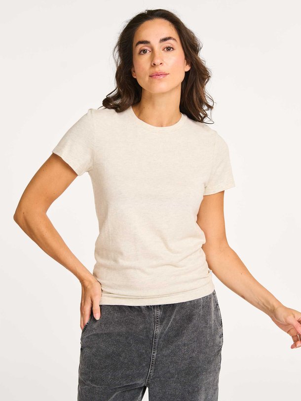 Ontdek de Ypawood katoen/modalmix gemêleerd T-shirt van American Vintage in de kleur lichtgrijs bij Orangebag. Op werkdagen voor 21:45 besteld, morgen in huis.