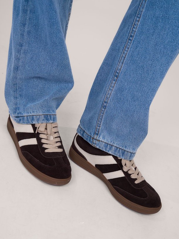 Ontdek de Suède sneakers van Sofie Schnoor in de kleur bruin bij Orangebag. Op werkdagen voor 21:45 besteld, morgen in huis.