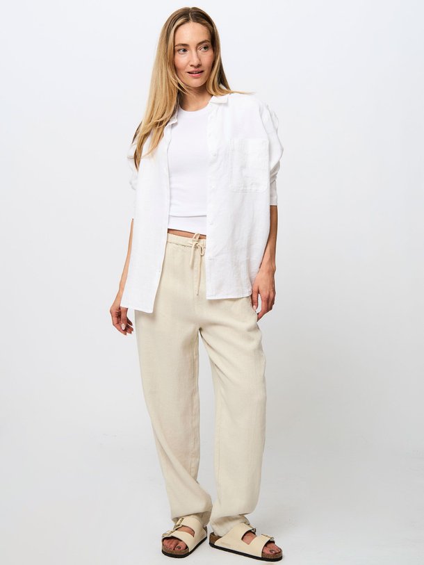 Ontdek de Linnen broek van Tommy Hilfiger in de kleur zand bij Orangebag. Op werkdagen voor 21:45 besteld, morgen in huis.