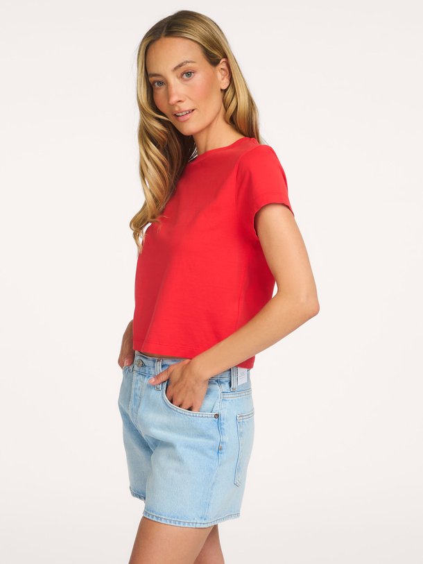 Agolde Adine Shrunken Tee Ontdek de ADINE SHRUNKEN TEE van Agolde bij Orangebag. Op werkdagen voor 21:45 besteld, morgen in huis.