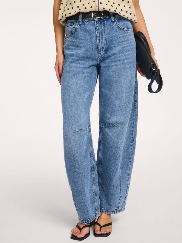 Ontdek de Ruthie mid waist barrel fit jeans van Co'Couture in de kleur Blauw bij Orangebag. Op werkdagen voor 21:45 besteld, morgen in huis.