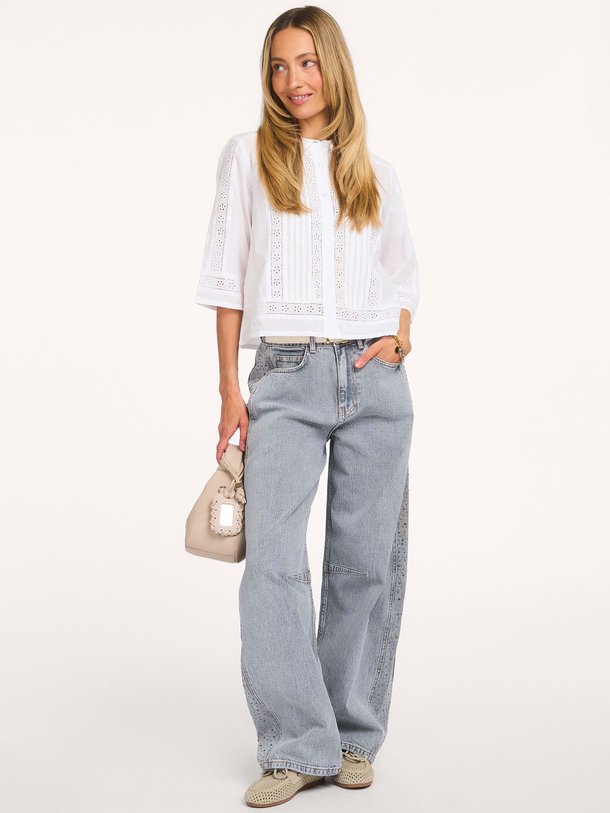 Ontdek de Amora katoenen blouse van Lollys Laundry in de kleur Off-white bij Orangebag. Op werkdagen voor 21:45 besteld, morgen in huis.