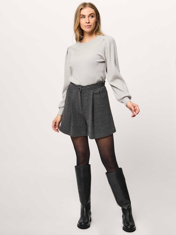 Ontdek de Vasil wolmix rib trui van Ruby Tuesday in de kleur grijs bij Orangebag. Op werkdagen voor 21:45 besteld, morgen in huis.