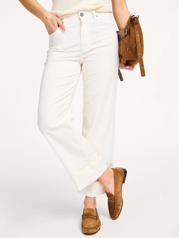 Ontdek de High waist straight fit stretch jeans van Yaya in de kleur wit bij Orangebag. Op werkdagen voor 21:45 besteld, morgen in huis.