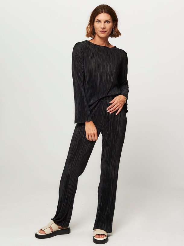 Ontdek de Uri geweven plissé broek van Mads Norgaard in de kleur zwart bij Orangebag. Op werkdagen voor 21:45 besteld, morgen in huis.