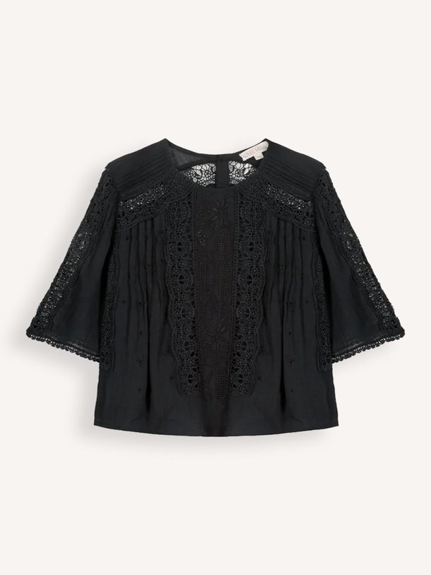 Ontdek de Ingrid organic cotton top met borduursel van Louise Misha in de kleur zwart bij Orangebag. Op werkdagen voor 21:45 besteld, morgen in huis.