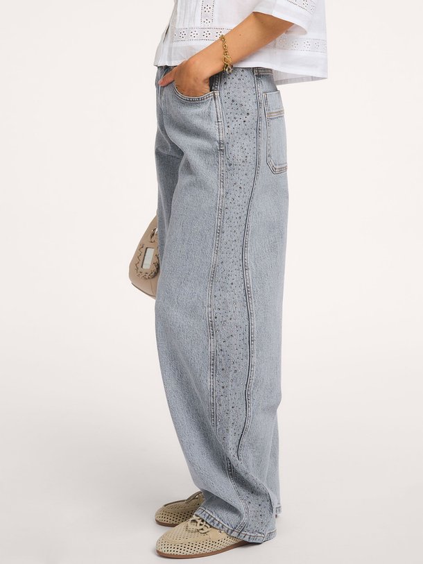 Ontdek de Ava, high waist barrel fit jeans van Lollys Laundry bij Orangebag. Op werkdagen voor 21:45 besteld, morgen in huis.