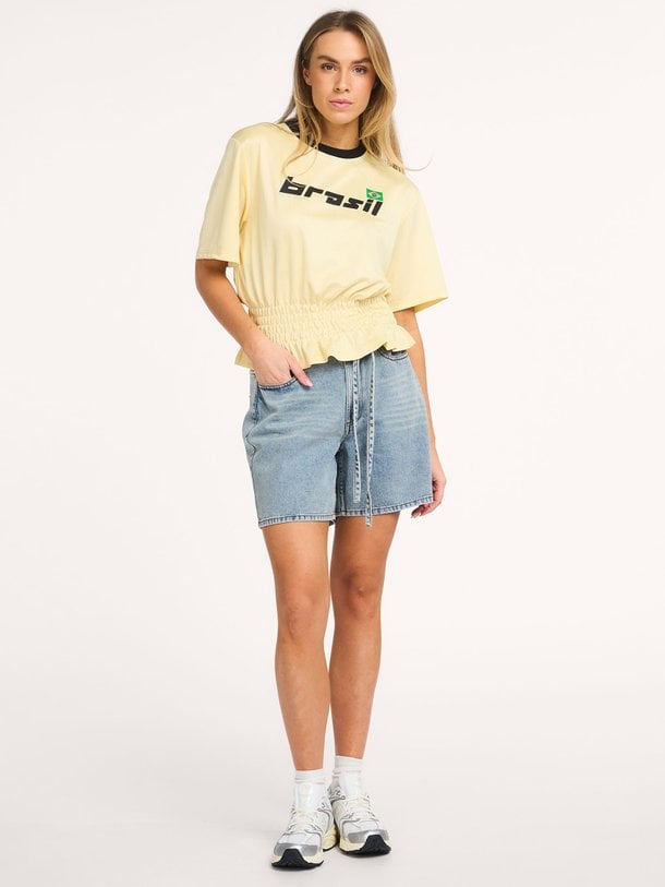 Ontdek de Ansga geweven T-shirt met print van Modstrom in de kleur Geel bij Orangebag. Op werkdagen voor 21:45 besteld, morgen in huis.